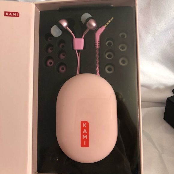 Pink earbud headphones with extra ear buds - Picture 1 of 3
